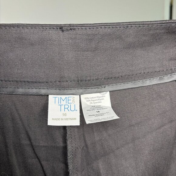 TIME and TRU NEW TT Capri Women's 16 Black Flat Front Stretch - Picture 7 of 7